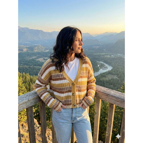 Forever 21 Retro Striped Cropped Cardigan, Size M , Pre-owned / No Flaws - Picture 1 of 7